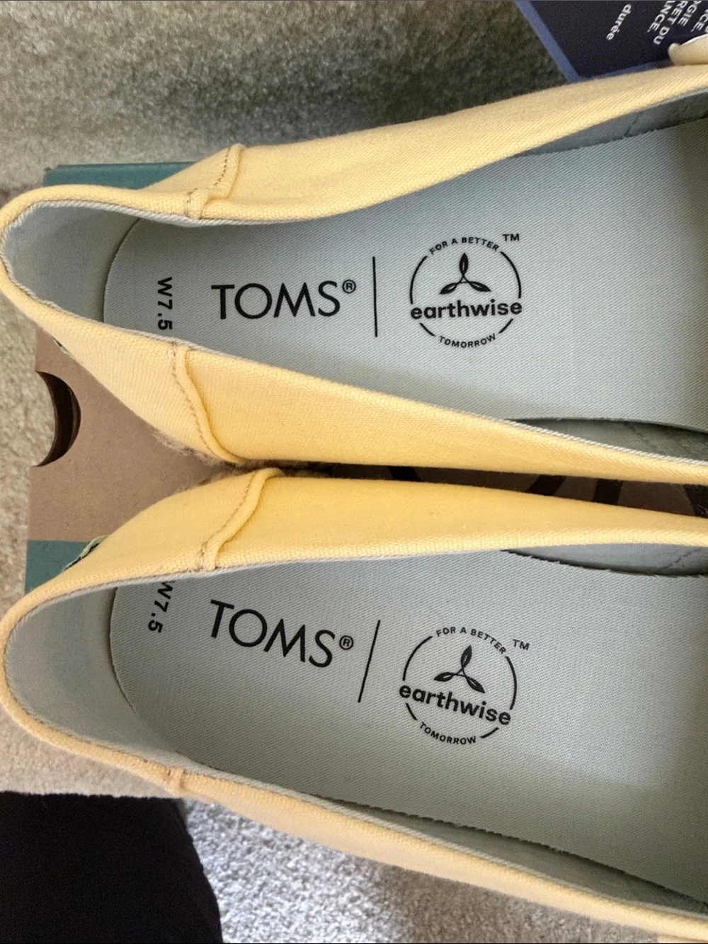Toms Yellow Alpargata Flats. NWT